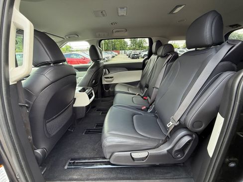 Used 2024 Kia Carnival LX FWD image 24