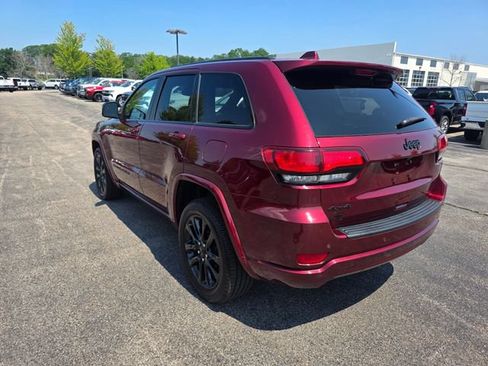 Used 2022 Jeep Grand Cherokee Laredo X AWD/4WD image 2