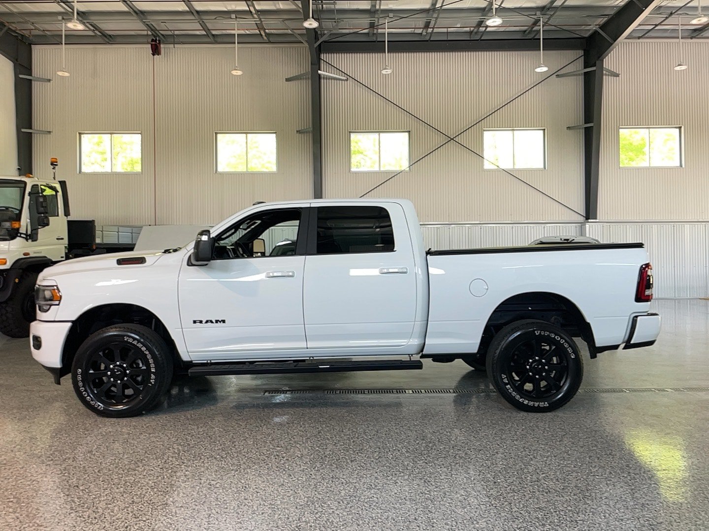 Used 2024 RAM 2500 Big Horn w/ Night Edition AWD/4WD image 5