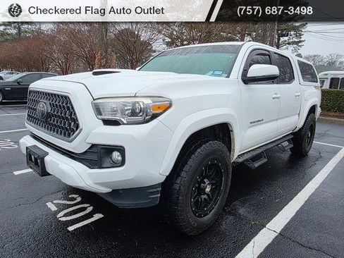 Used 2018 Toyota Tacoma TRD Sport image 1