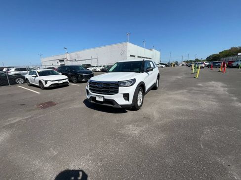 Used 2026 Ford Explorer Active AWD/4WD image 6