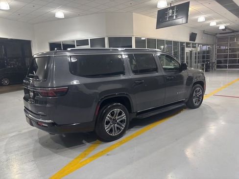 Used 2024 Jeep Wagoneer L Series II w/ Flexible Seating Group image 9