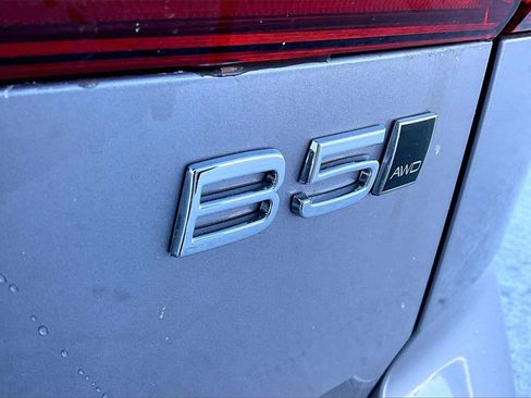 New 2026 Volvo XC60 B5 Plus w/ Climate Package image 9