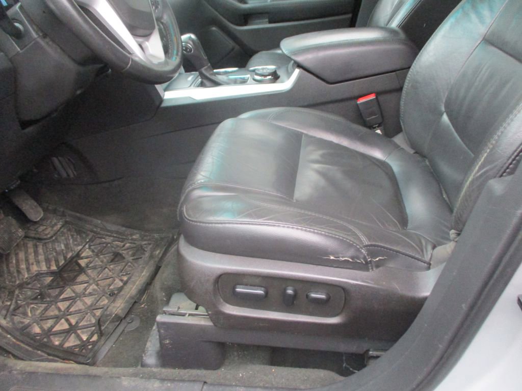 Used 2014 Ford Explorer XLT w/ Equipment Group 202A AWD/4WD image 10