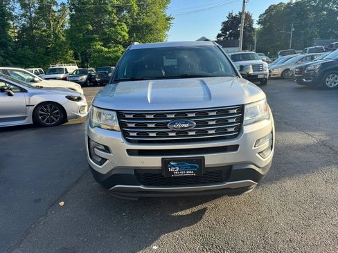 Used 2016 Ford Explorer XLT w/ Equipment Group 202A AWD/4WD image 2