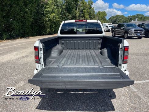 Used 2025 Nissan Frontier SV RWD image 14