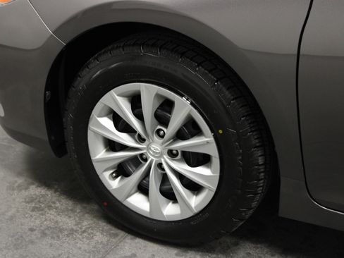 Used 2017 Toyota Camry LE FWD image 10