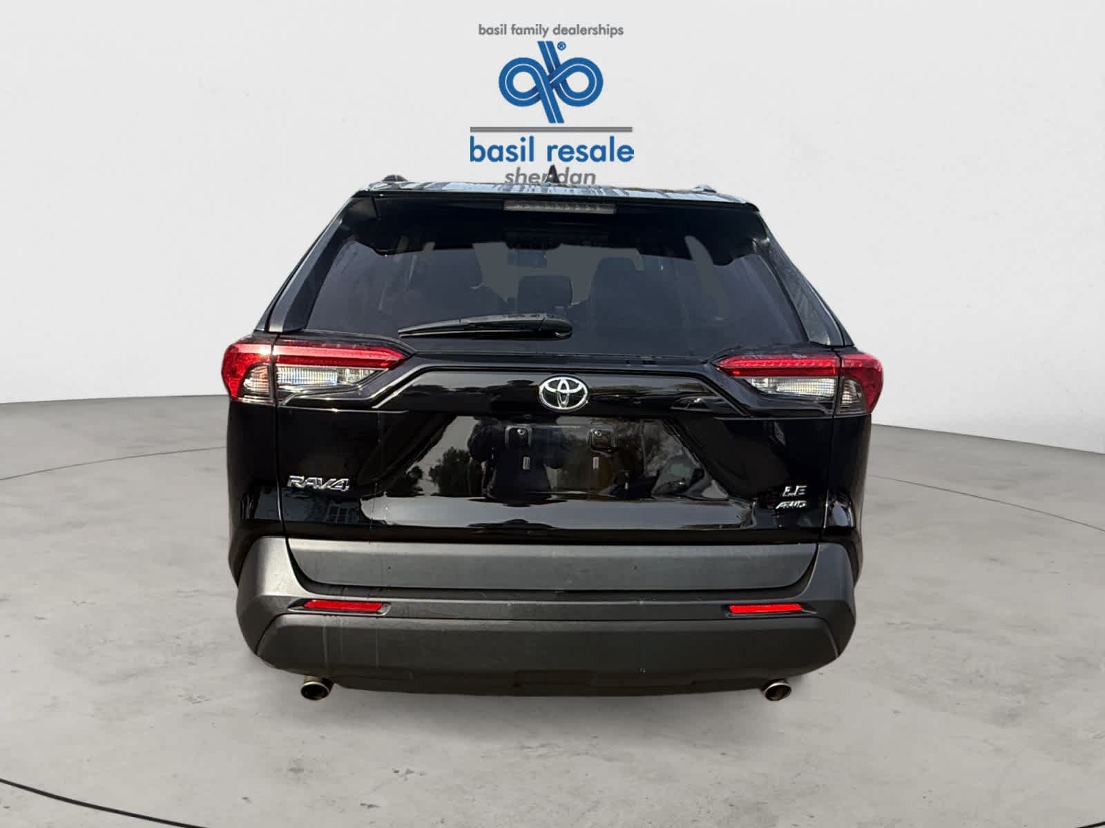 Used 2021 Toyota RAV4 LE w/ Carpet Mat Package (TMS) AWD/4WD image 6