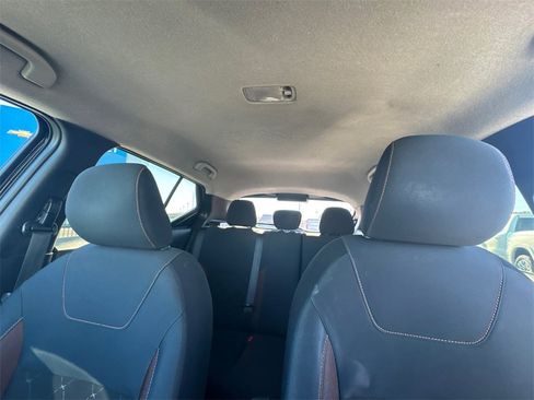 Used 2018 Nissan Kicks SR w/ Exterior Package image 32