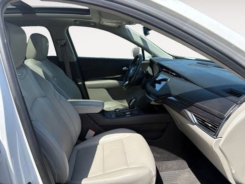 Used 2019 Cadillac XT4 Luxury w/ Cold Weather Package FWD image 14