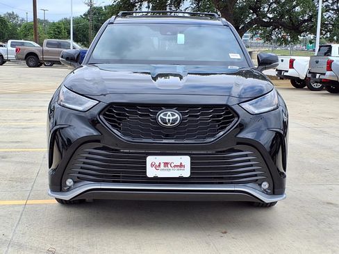 New 2026 Toyota Highlander XSE AWD/4WD image 2