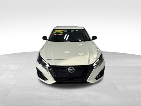 Used 2025 Nissan Altima 2.5 SV FWD image 9