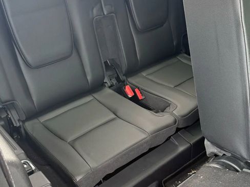 Used 2016 Land Rover Discovery Sport HSE image 18