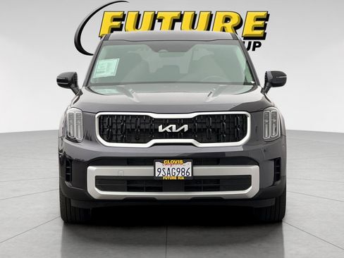 Certified 2025 Kia Telluride LX image 9