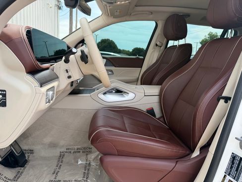 Used 2023 Mercedes-Benz Maybach GLS 600 4MATIC image 19