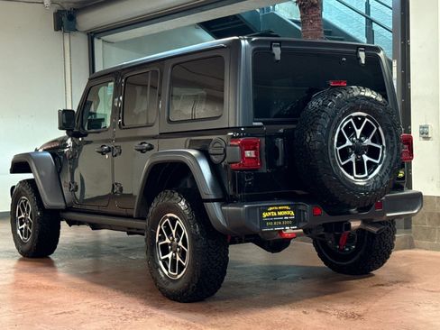 Used 2024 Jeep Wrangler Unlimited Rubicon w/ Convenience Group image 3