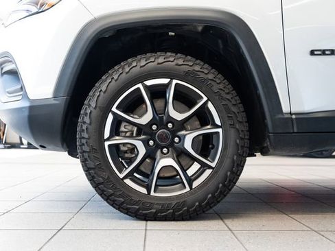 Used 2025 Jeep Compass Trailhawk AWD/4WD image 7