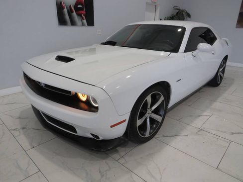 Used 2019 Dodge Challenger R/T w/ Driver Convenience Group RWD image 8