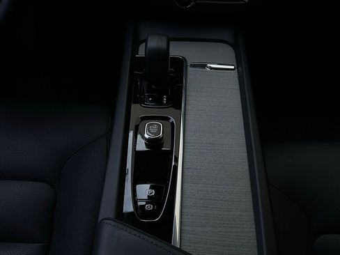 Used 2025 Volvo XC60 B5 Plus w/ Protection Package Premier image 15