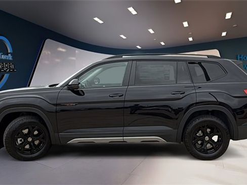 Certified 2025 Volkswagen Atlas Peak Edition SE image 4