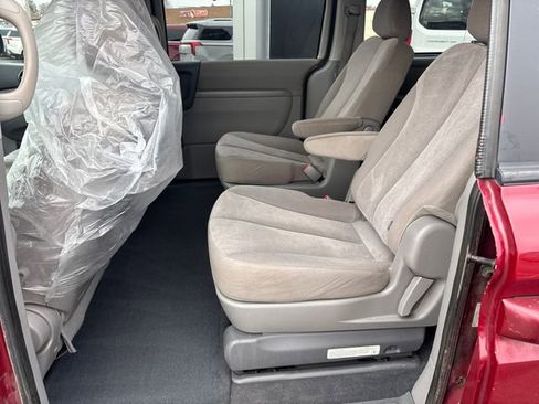 Used 2011 Kia Sedona LX image 13