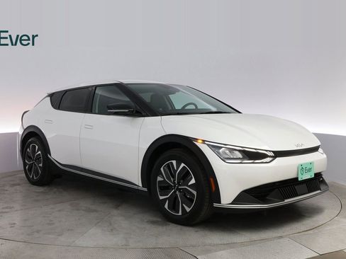 Used 2024 Kia EV6 Light image 4