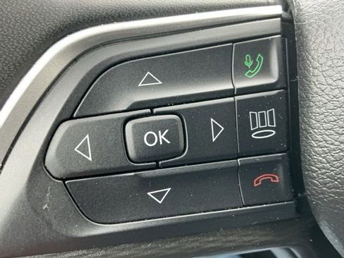 Used 2023 Jeep Grand Cherokee L Laredo image 21