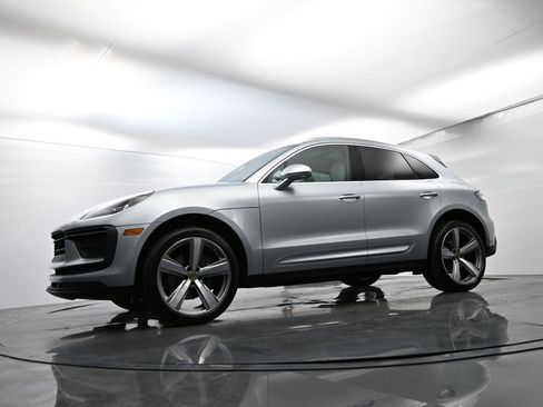 Certified 2025 Porsche Macan image 48