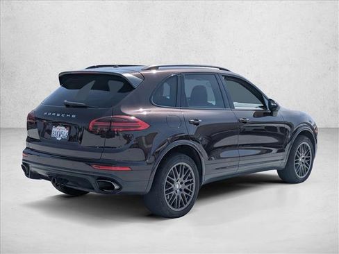 Used 2017 Porsche Cayenne Platinum Edition image 5