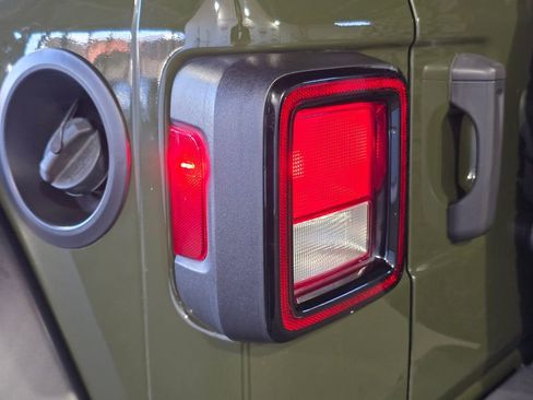 Used 2023 Jeep Wrangler Sport S image 10