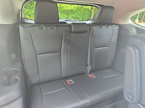 Used 2020 Toyota Highlander XLE AWD/4WD image 12