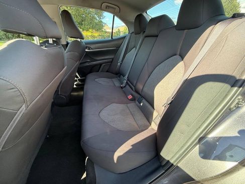 Used 2020 Toyota Camry LE FWD image 11