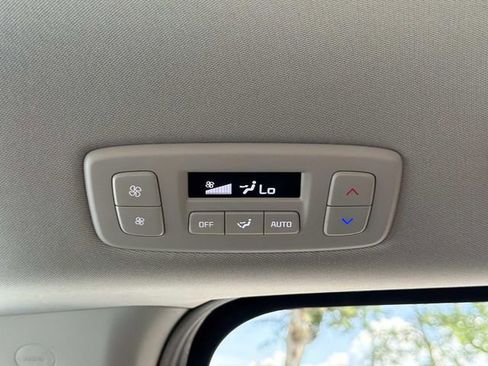 Used 2025 Kia Carnival FWD image 14