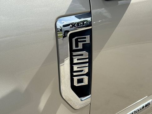 Used 2017 Ford F250 XLT AWD/4WD image 14