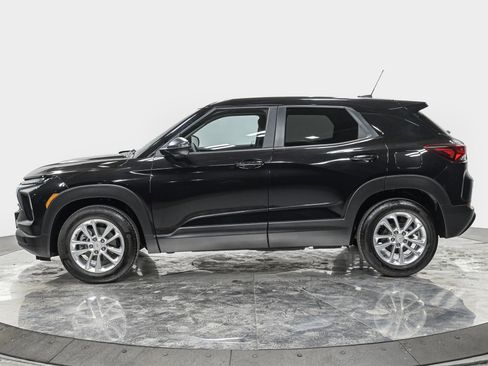 Used 2025 Chevrolet TrailBlazer LS w/ LS Convenience Package image 2