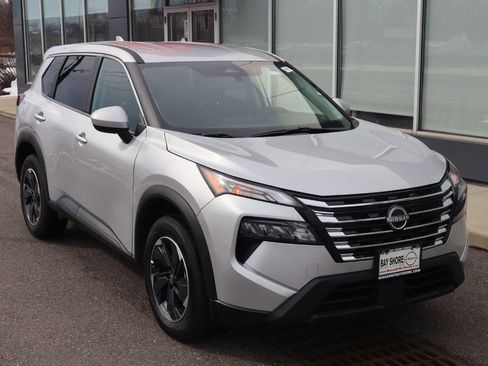 Certified 2025 Nissan Rogue SV AWD/4WD image 4