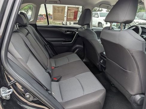 Used 2025 Toyota RAV4 XLE FWD image 28