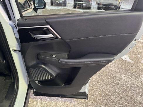 Used 2024 Mitsubishi Outlander SE image 30