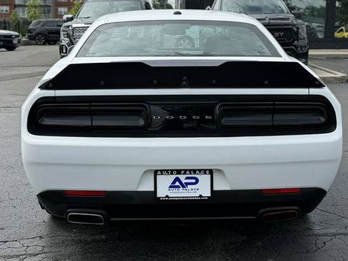 Used 2018 Dodge Challenger SXT RWD image 5