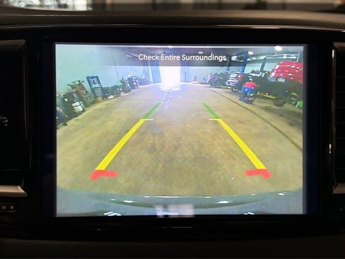 Used 2024 Chrysler Pacifica Touring-L FWD image 31