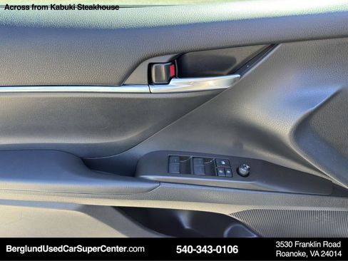 Used 2022 Toyota Camry SE image 14