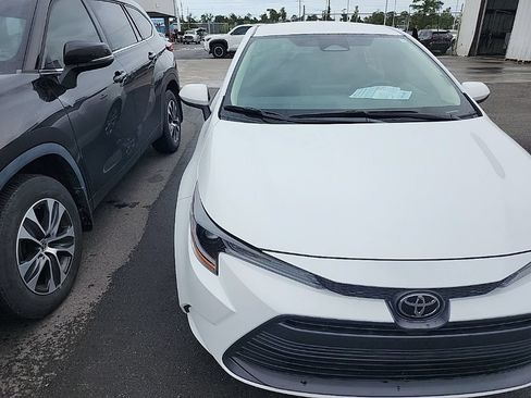 Used 2026 Toyota Corolla LE FWD image 13