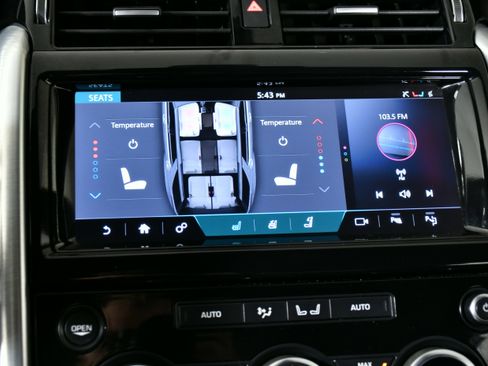 Used 2020 Land Rover Discovery HSE image 20