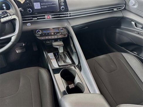 Used 2021 Hyundai Elantra SEL w/ Convenience + Premium Package image 32