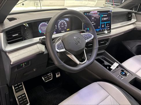 New 2026 Volkswagen Tiguan SE R-Line FWD image 7