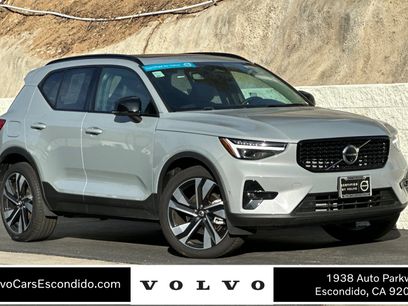 New 2025 Volvo XC40 B5 Plus w/ Climate Package
