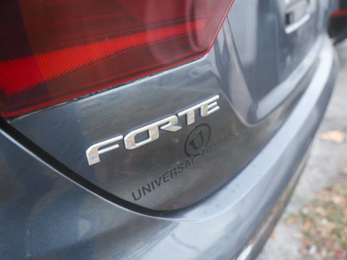Used 2020 Kia Forte LXS FWD image 11