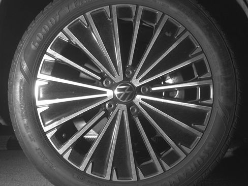 Used 2025 Volkswagen Taos SE image 13