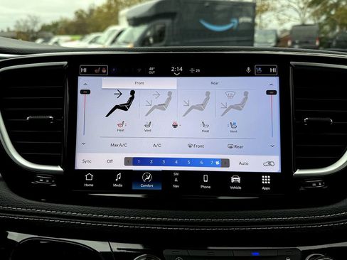 New 2026 Chrysler Pacifica Limited w/ Uconnect Theater Family Group image 23