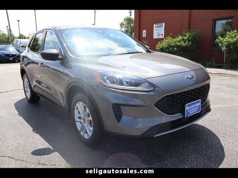 Used 2022 Ford Escape SE image 1